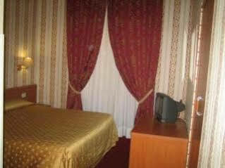 Florida Rooms - Comfort Hotel Rome Exterior photo